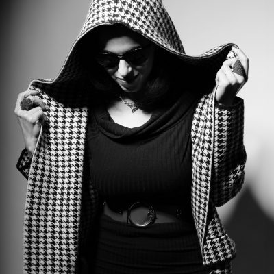 femme-capuche-studio