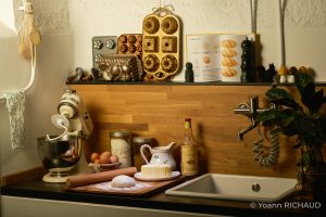 Mise en scène culinaire évoquant l’enfance et le métier d’origine du photographe