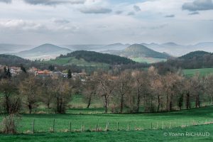 Paysage des sucs de Haute-Loire, racines du photographe